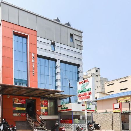 Capital O 71307 Feathers Hotel Kochi Exterior foto