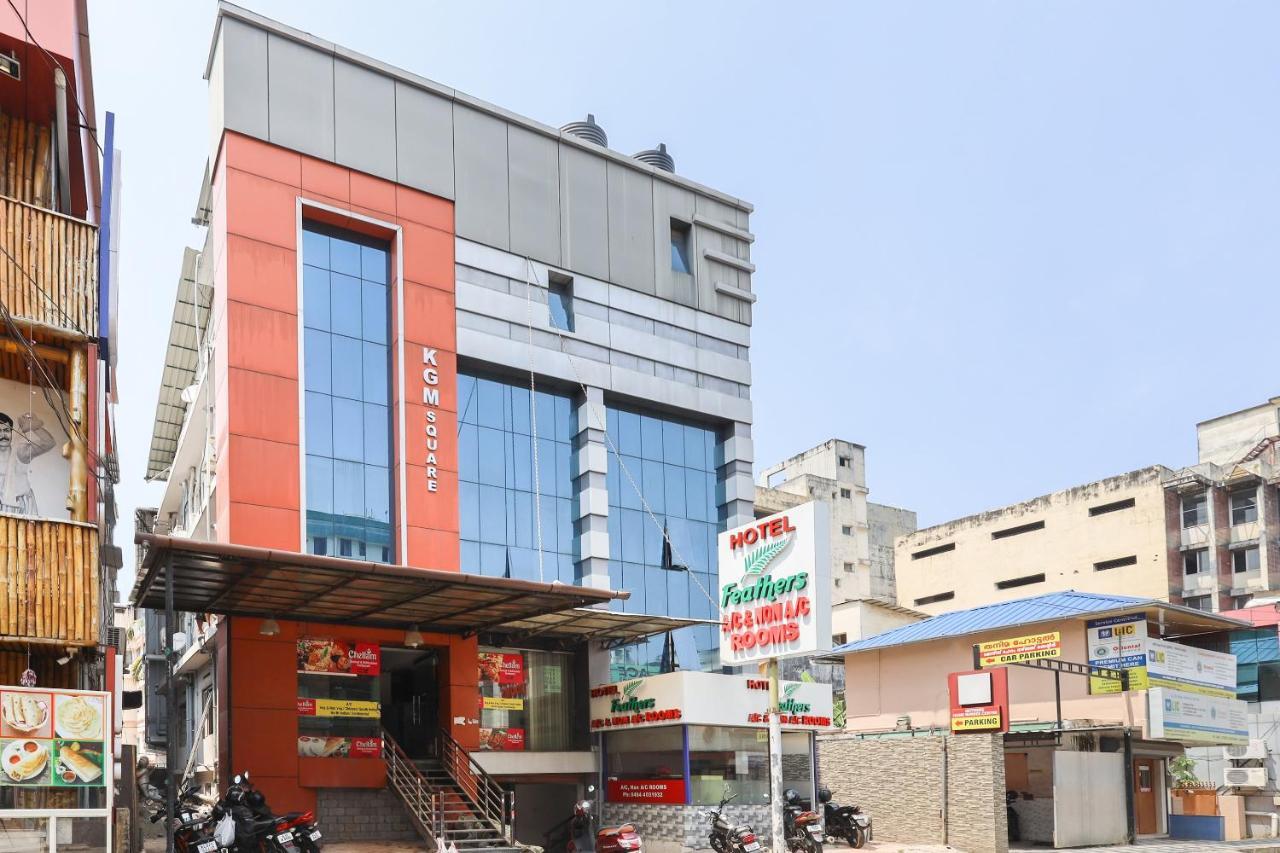 Capital O 71307 Feathers Hotel Kochi Exterior foto